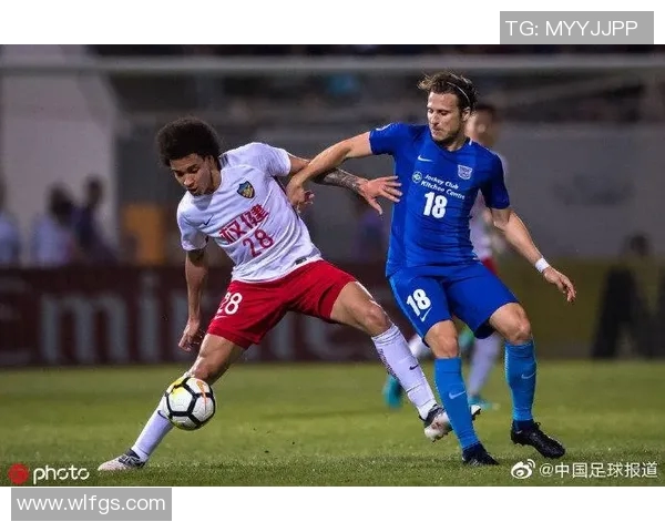 足球球星专车护送引领时尚潮流带动球迷热情盛况